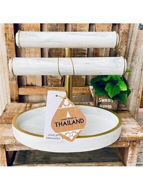 NWT Made in Thailand Gorgeous jewelry holder Organizer with 2 rods & Oval Tray